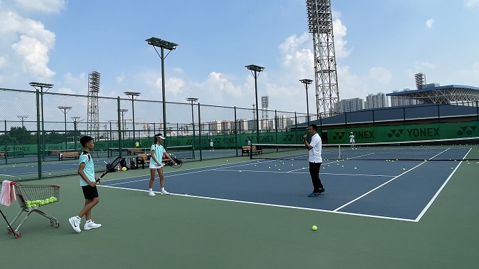 队向来以严 队向来以严