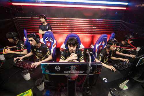 高压的舆论 高压的舆论